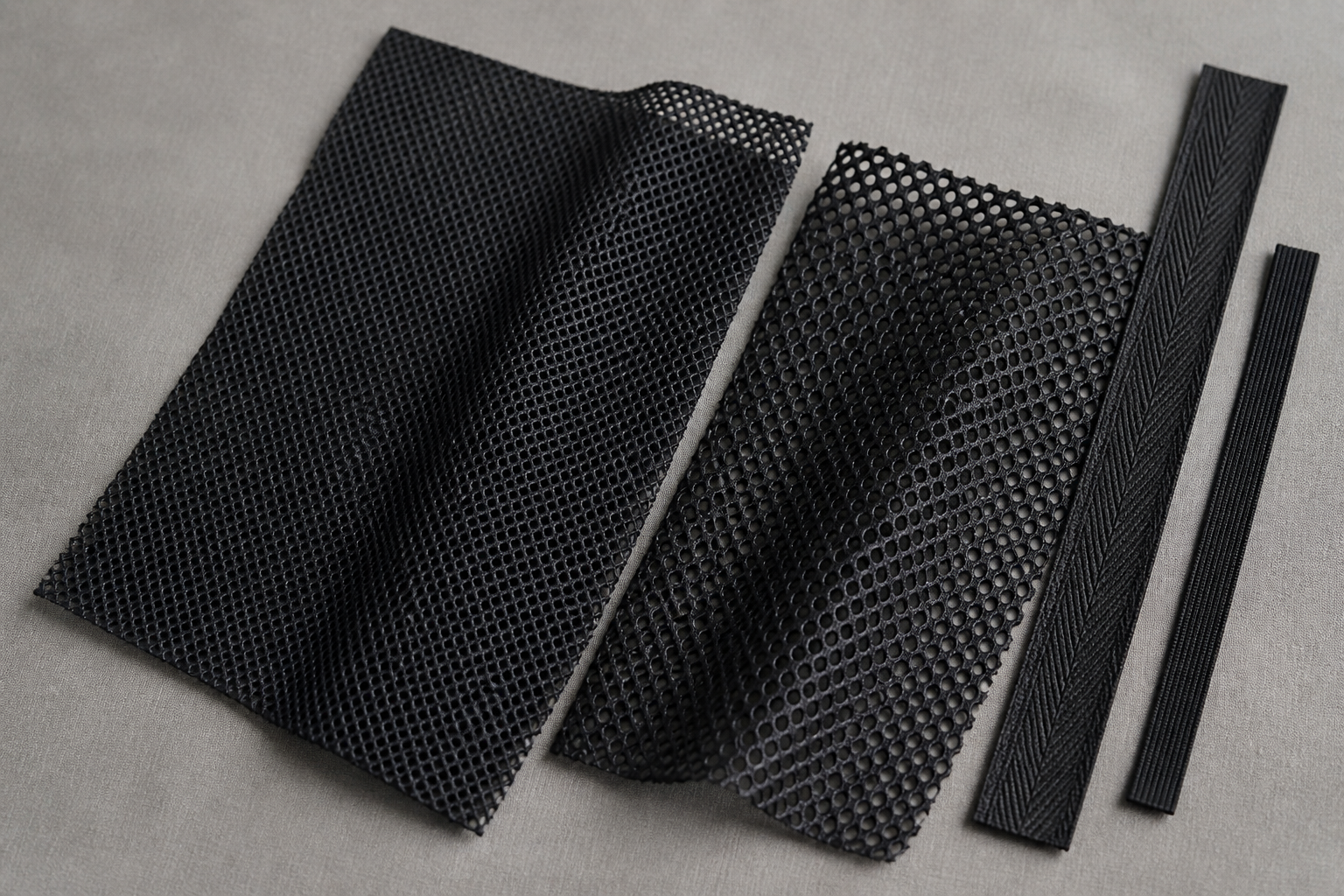 Two open-mesh constructions with binding and elastic